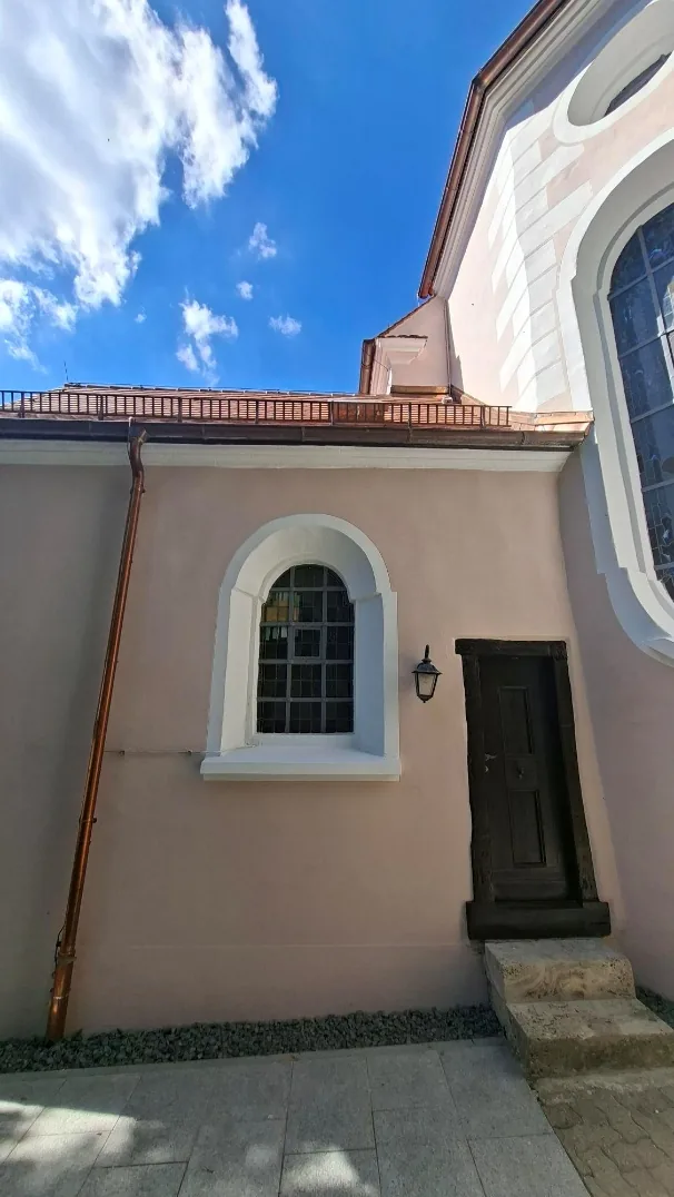 Seiteneingang der Pfarrkirche nach der Sanierung